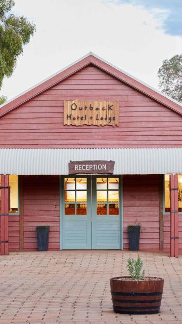 Ayers Rock Resort - Outback Hotel & Lodge Exterior